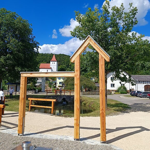 Kneippanlage Isenbrunn - Fotorahmen
Blick zur Kirche